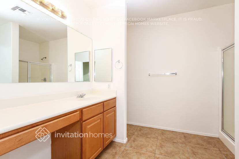 Building Photo - 6826 S 30th Ln