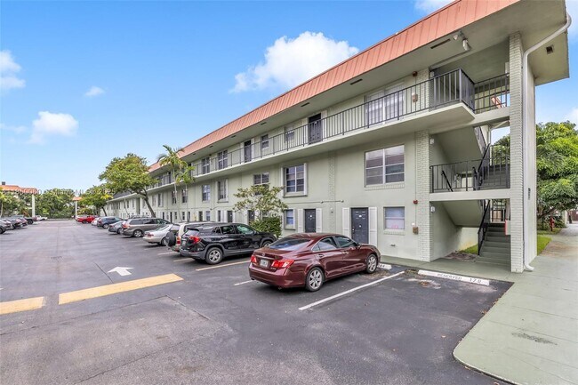 Building Photo - 805 W Oakland Park Blvd
