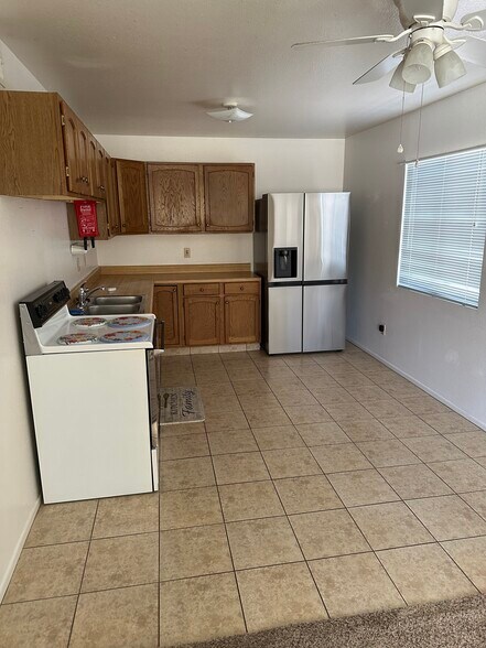 Large kitchen and dining room, oversized new 28 cubic ft LG refrigerator - 862 Del Rey Dr