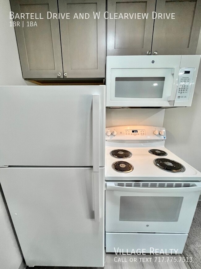 Building Photo - 51 W Clearview Dr