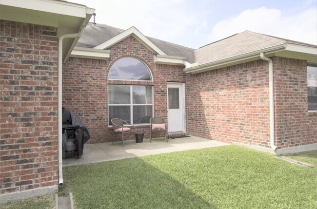 Building Photo - 2410 Ligustrum Flower Dr