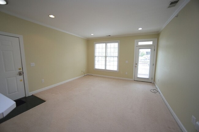 Building Photo - 524 Aberdeen Dr