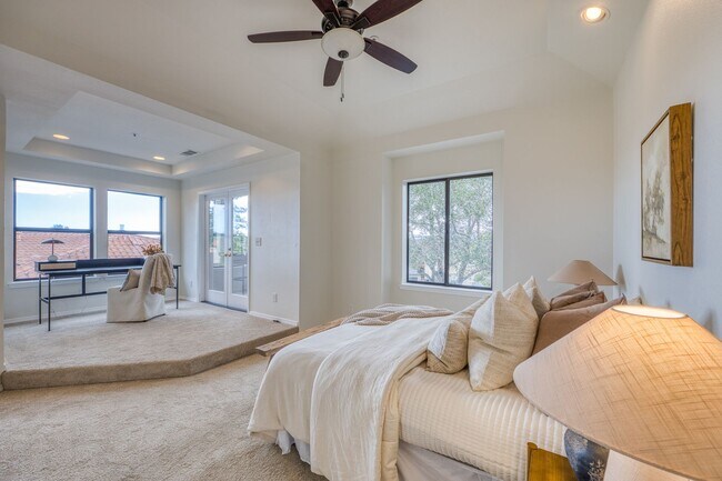 Building Photo - Huge house (2914 Sq. Ft.) in a well desired neighborhood off of Johnson Avenue