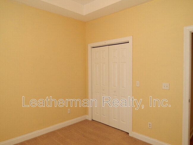 Building Photo - 441 Sterling Dr