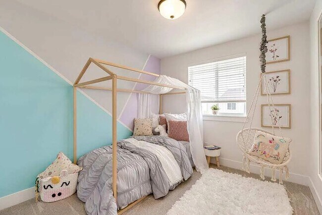 Building Photo - Eastside townhome in the desirable Petrosa neighborhood