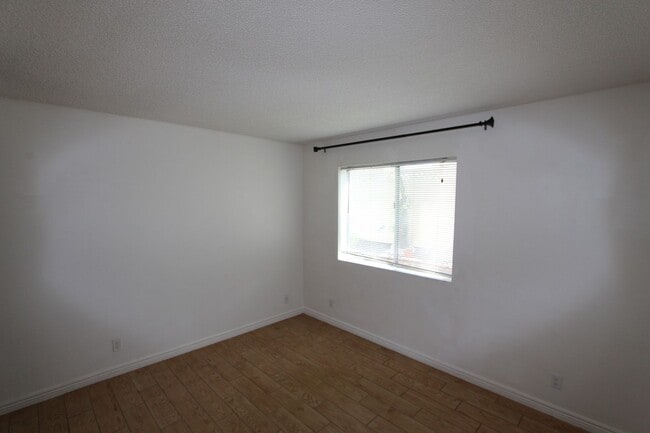 Building Photo - Ground-Level 2 Bedroom Condo in Pineview Village | Covered Parking + Storage