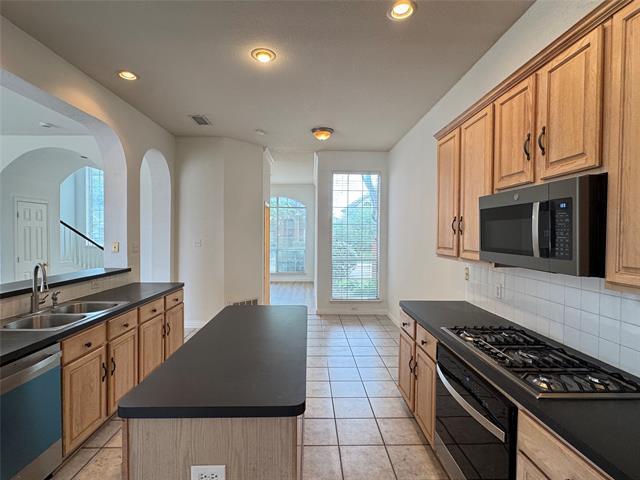 Building Photo - 3024 Sawtooth Dr