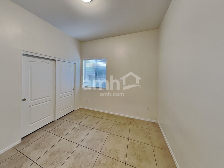 Building Photo - 350 E Calle Nacrita