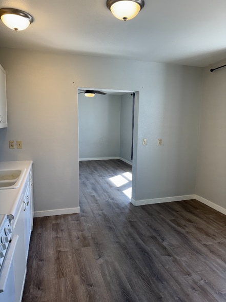 Building Photo - 411 N 1st St