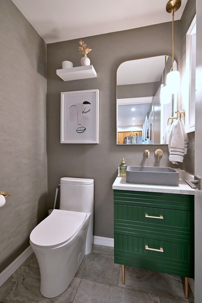 Building Photo - 2307 Edna Ave