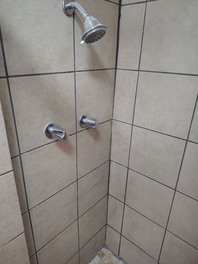 Building Photo - Cozy 1 Bedroom 1 Bathroom Unit in Oildale Now Available!