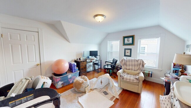 Building Photo - 31 Ainsworth St