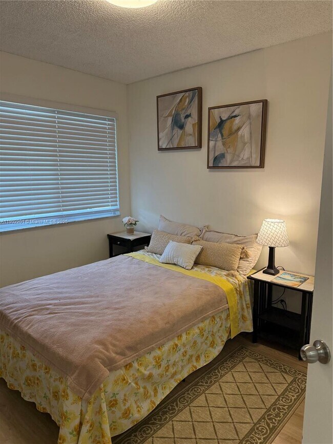 Building Photo - 5596 SW 28th Terrace