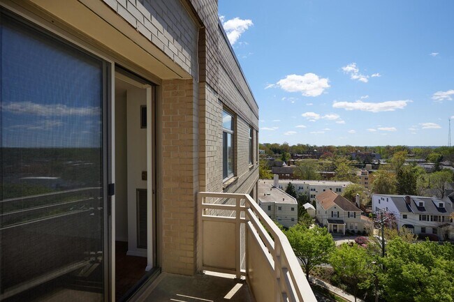 Building Photo - 7111 Woodmont Ave