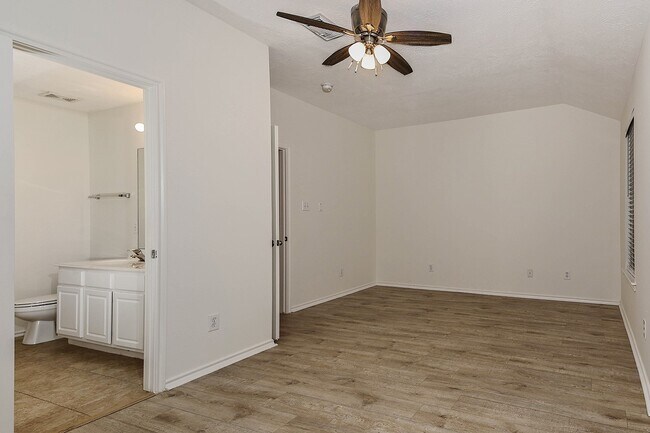 Building Photo - 222 Blushwood Pl