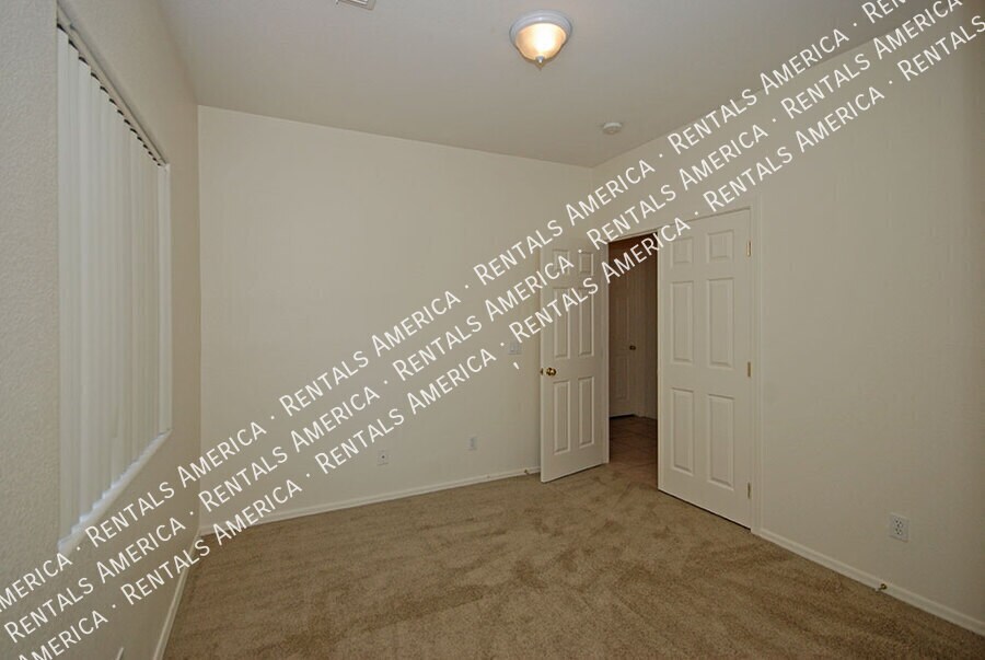 Building Photo - 4212 N 125th Ave