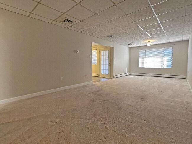 Building Photo - Three bedroom, two full bathrooms house in Enola