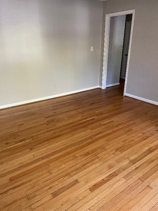 Building Photo - 304 Oak St