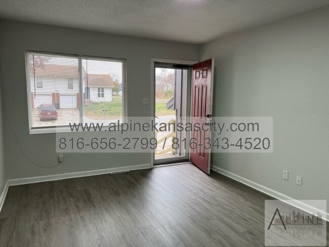 Building Photo - Updated Duplex, Fort Osage School District