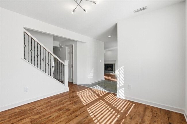 Building Photo - 421 S Village Cir