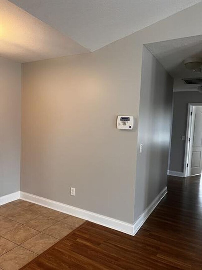 Building Photo - 4 bedroom beautiful home available August 14!!