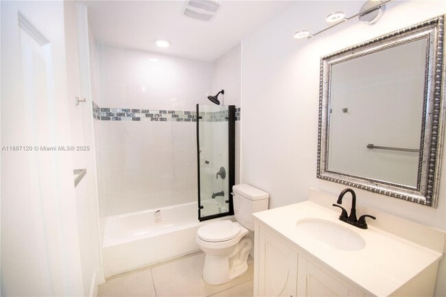 Building Photo - 8173 Silver Palm Ct