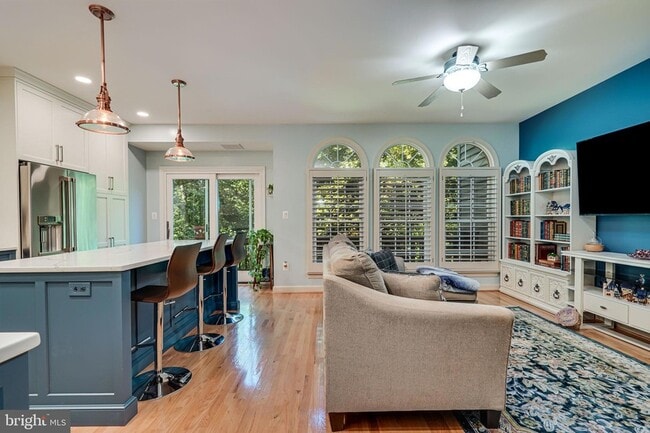 Building Photo - 150 Rees Pl