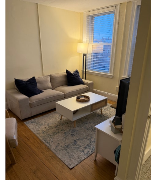 Building Photo - 220 Hanover St