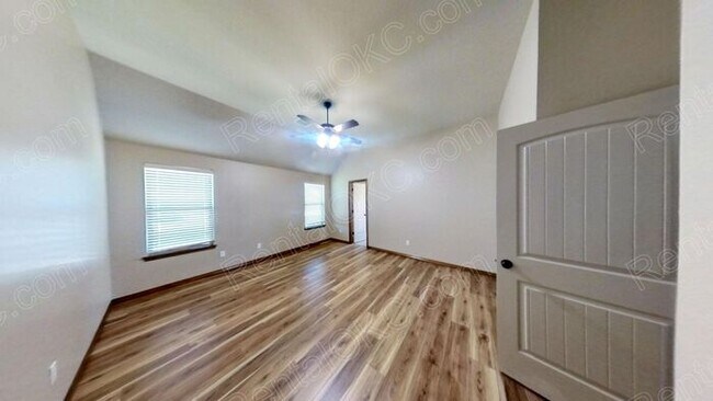 Building Photo - 3/2 plus office in gated SW neighborhood