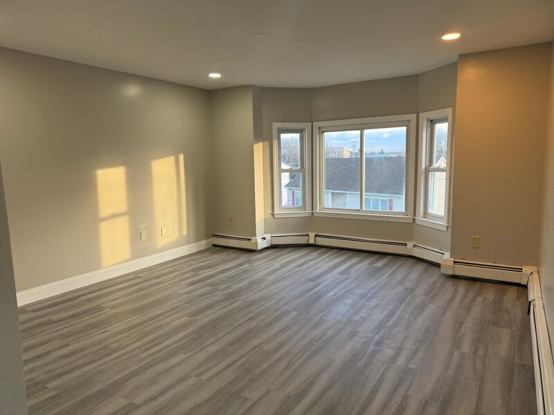 Building Photo - 654 Alden St