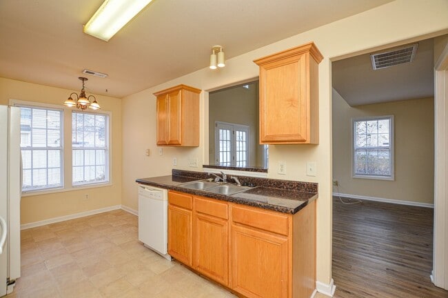 Building Photo - Charming 3 Bed, 2 Bath Home with fenced back yard!-**PRIMARY ON THE MAIN** COMING SOON!!!