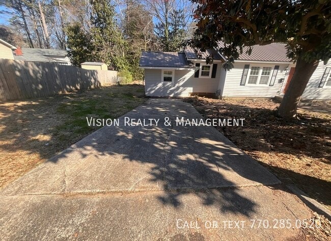 Building Photo - 107 Merrill St