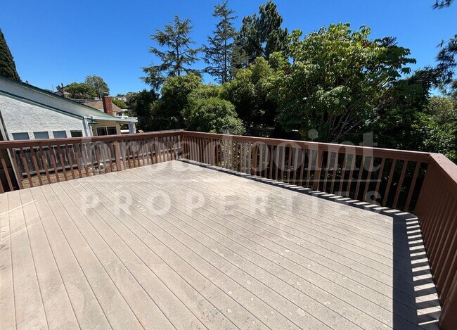 Building Photo - 1500 Via Dorado