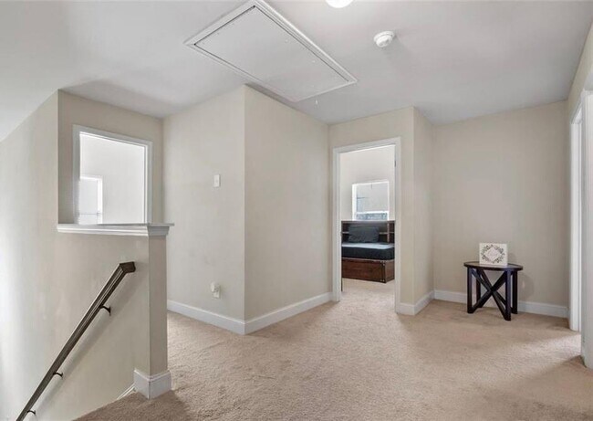 Building Photo - 3105 Duke Dr