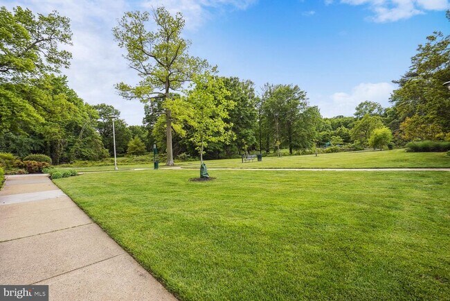 Building Photo - 6631 Wakefield Dr