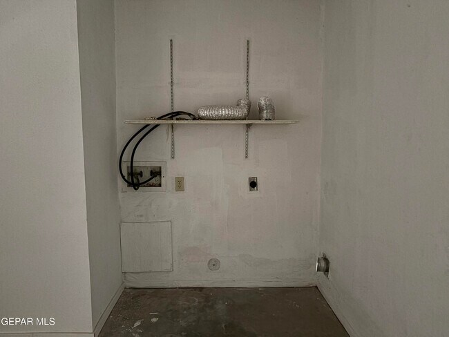 Building Photo - 10905 Highwood Way