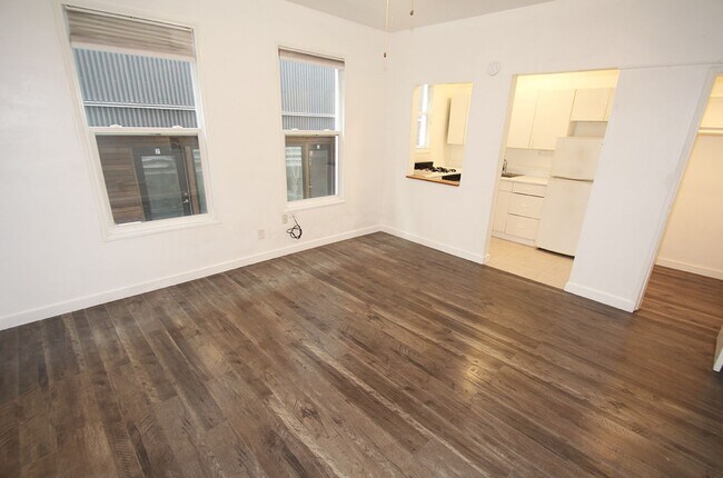 Interior Photo - 1414 S King St