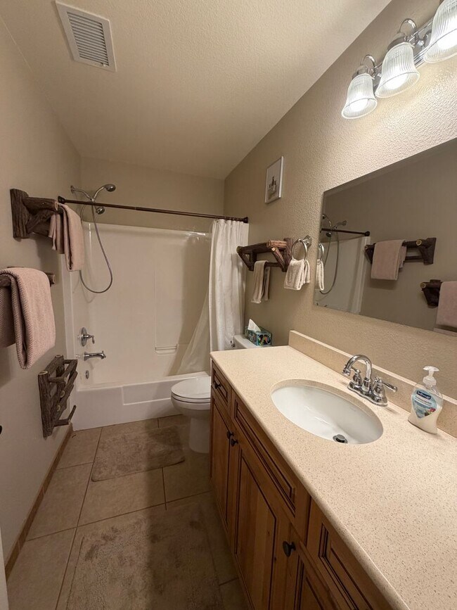 Building Photo - 799 Lookout Point Cir
