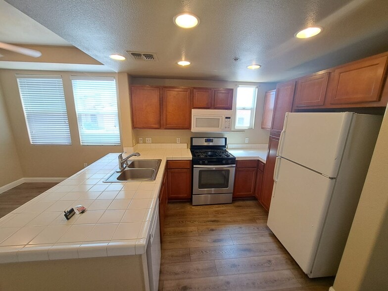 Building Photo - 4800 Westlake Pky