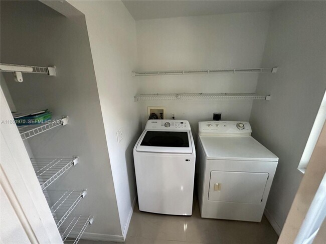 Building Photo - 5548 Birdsong Ln