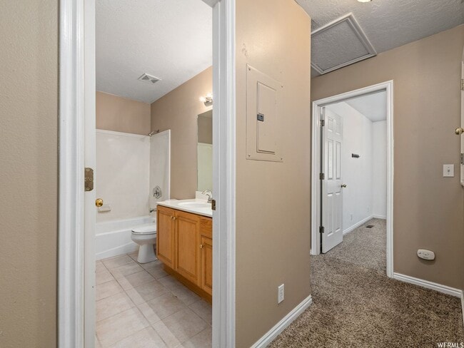 Building Photo - Cute 3 Bed 1.5 Bath in Provo!!