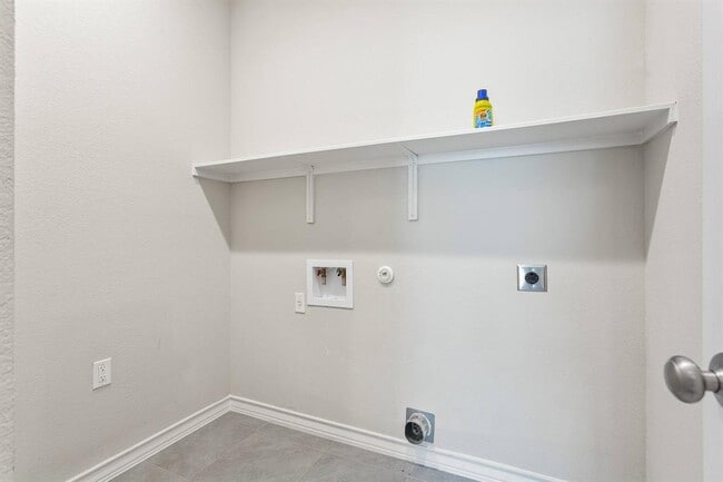 Building Photo - 12104 Cimaizon Dr