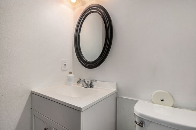 Building Photo - Charming Updated 3 Bed/2 Bath Home in North Central Phoenix