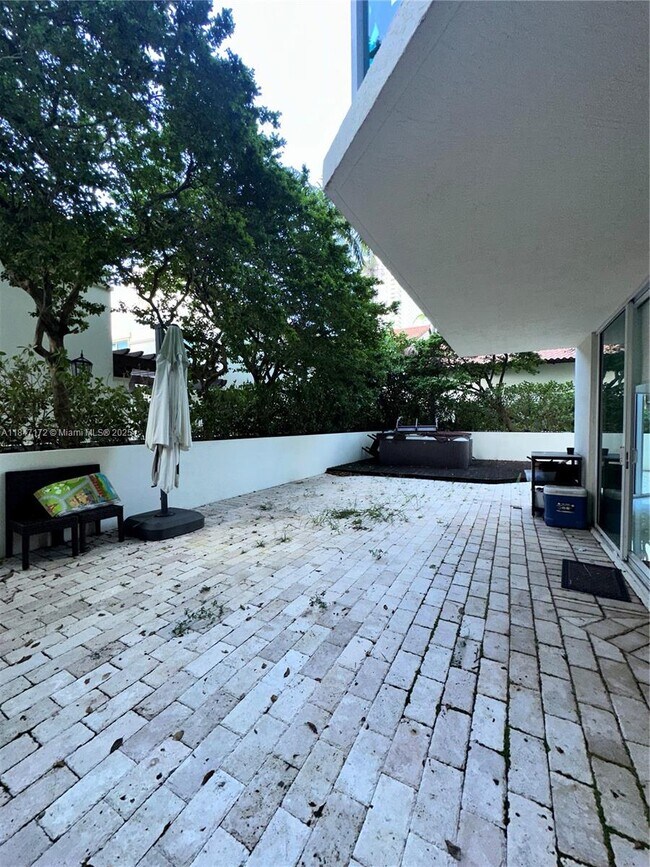 Building Photo - 200 Sunny Isles Blvd