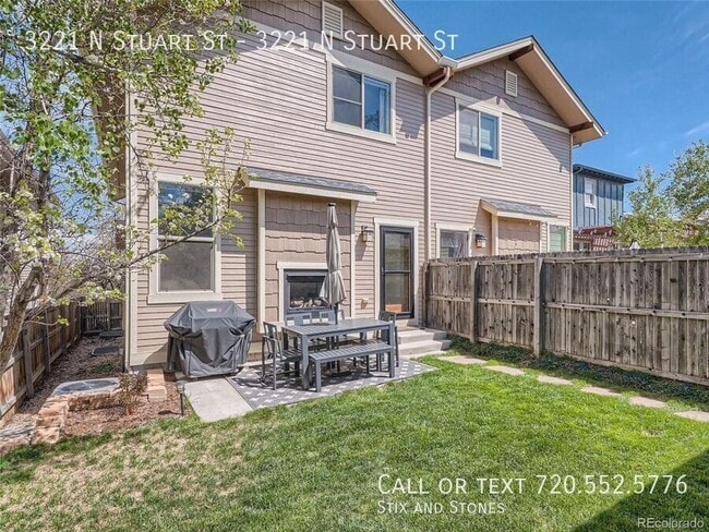 Building Photo - 3221 Stuart St