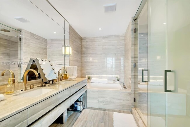 Building Photo - 18975 Collins Ave