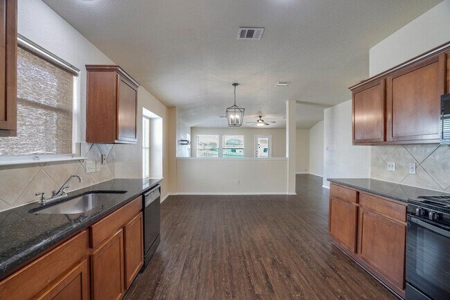 Building Photo - 1313 Honey Blossom Dr