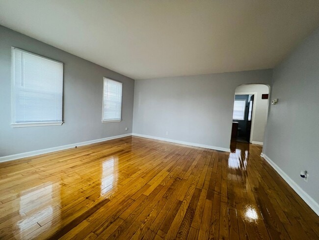 Building Photo - Elegant Kenosha Single Family Home with Chef’s Kitchen and Two-Car Garage