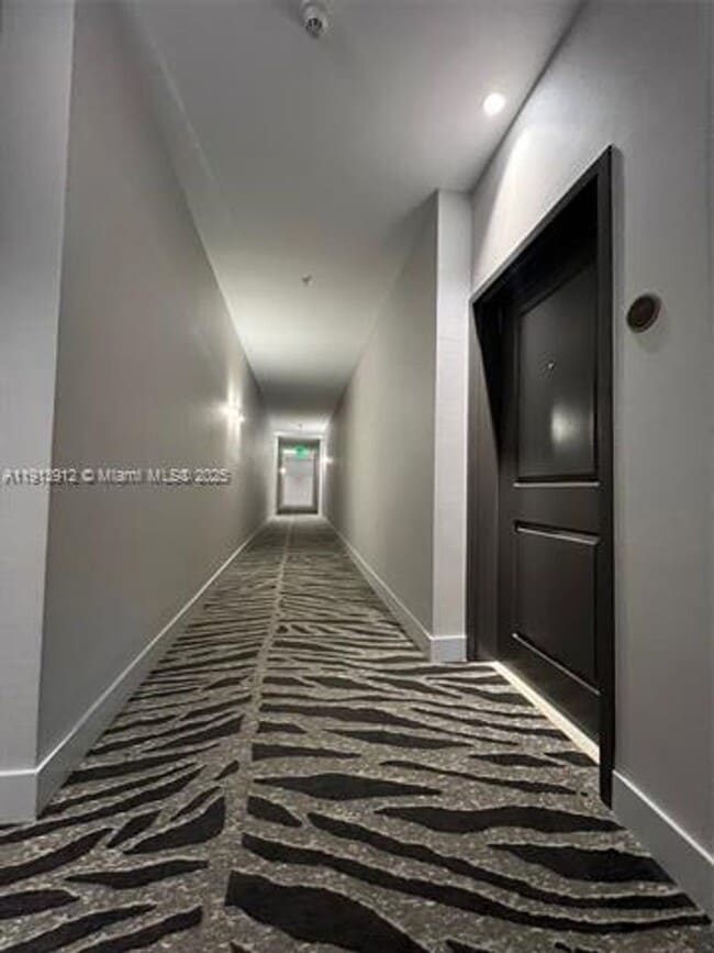 Building Photo - 7910 Harbor Island Dr