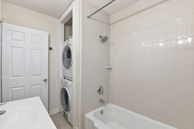 Building Photo - 2513 Shakespeare St